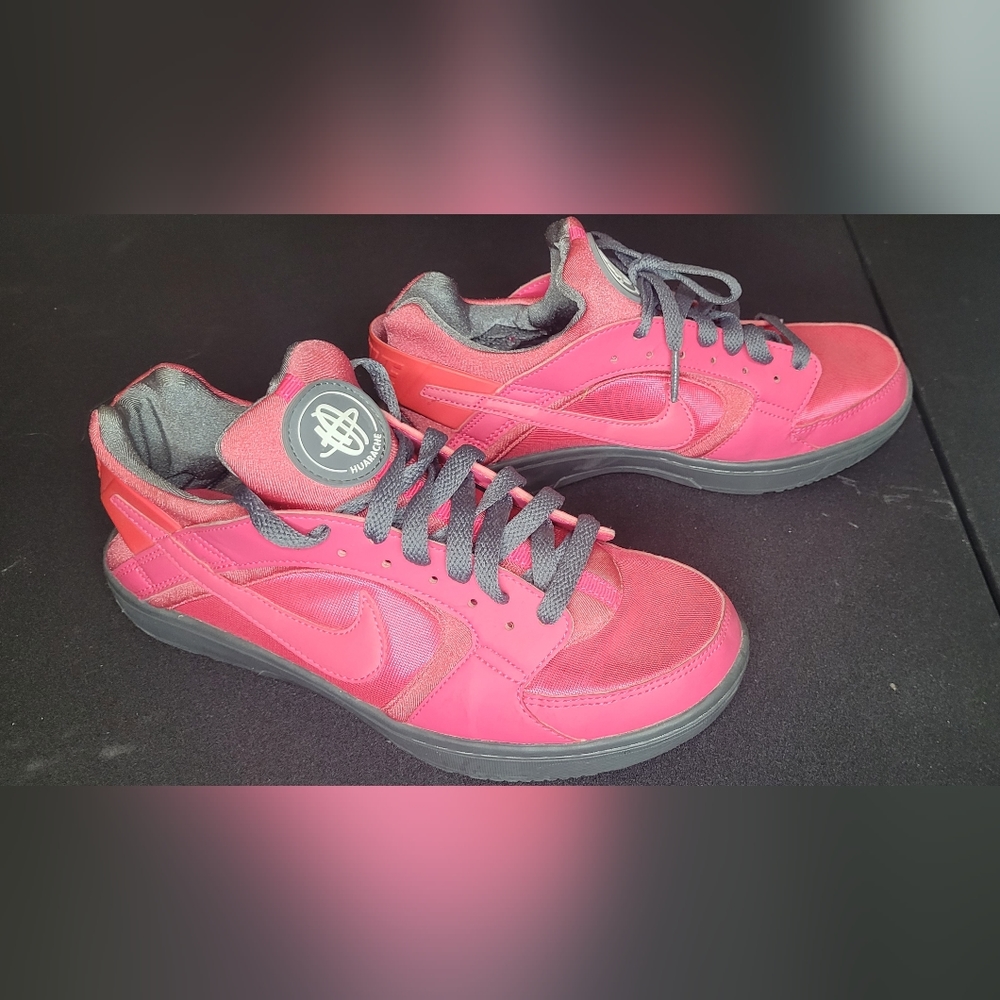 Neon pink Huarache's
